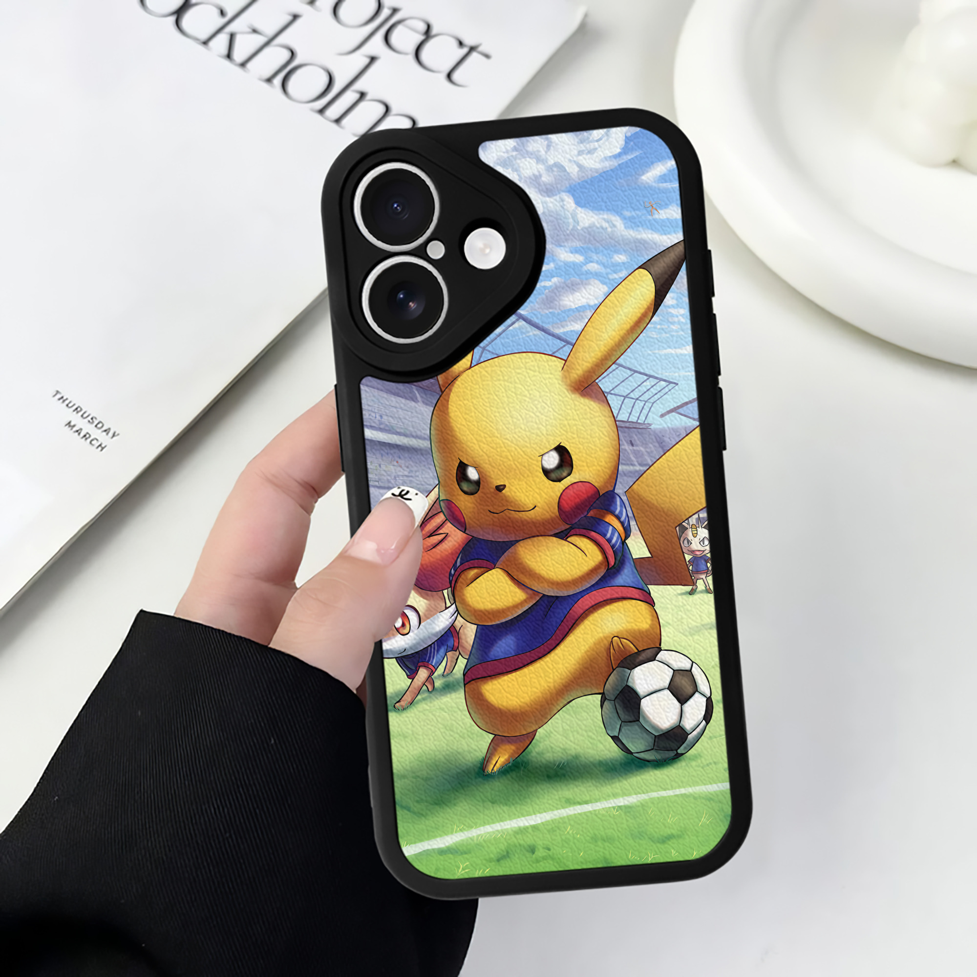 （画像用） ポケットモンスター Pokémon 【iPhone 16シリーズ対応】シリコンスマホケース（レザー調） 材質：シリコン